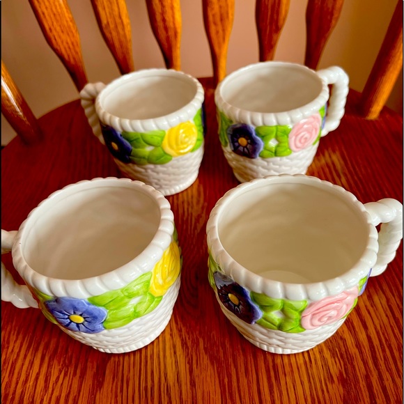 NWOT - 4 HALLMARK CARDS INC COFFEE CUPS / TEA CUPS. NO CRACKS. NO CHIPS. - Picture 1 of 5